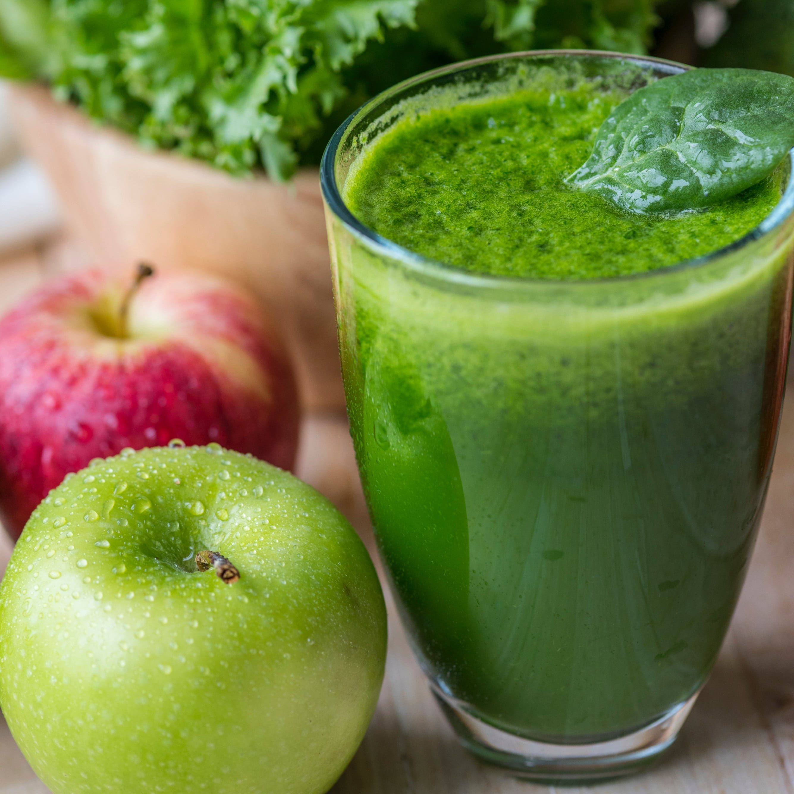 best vegan spirulina superfood green smoothie-min