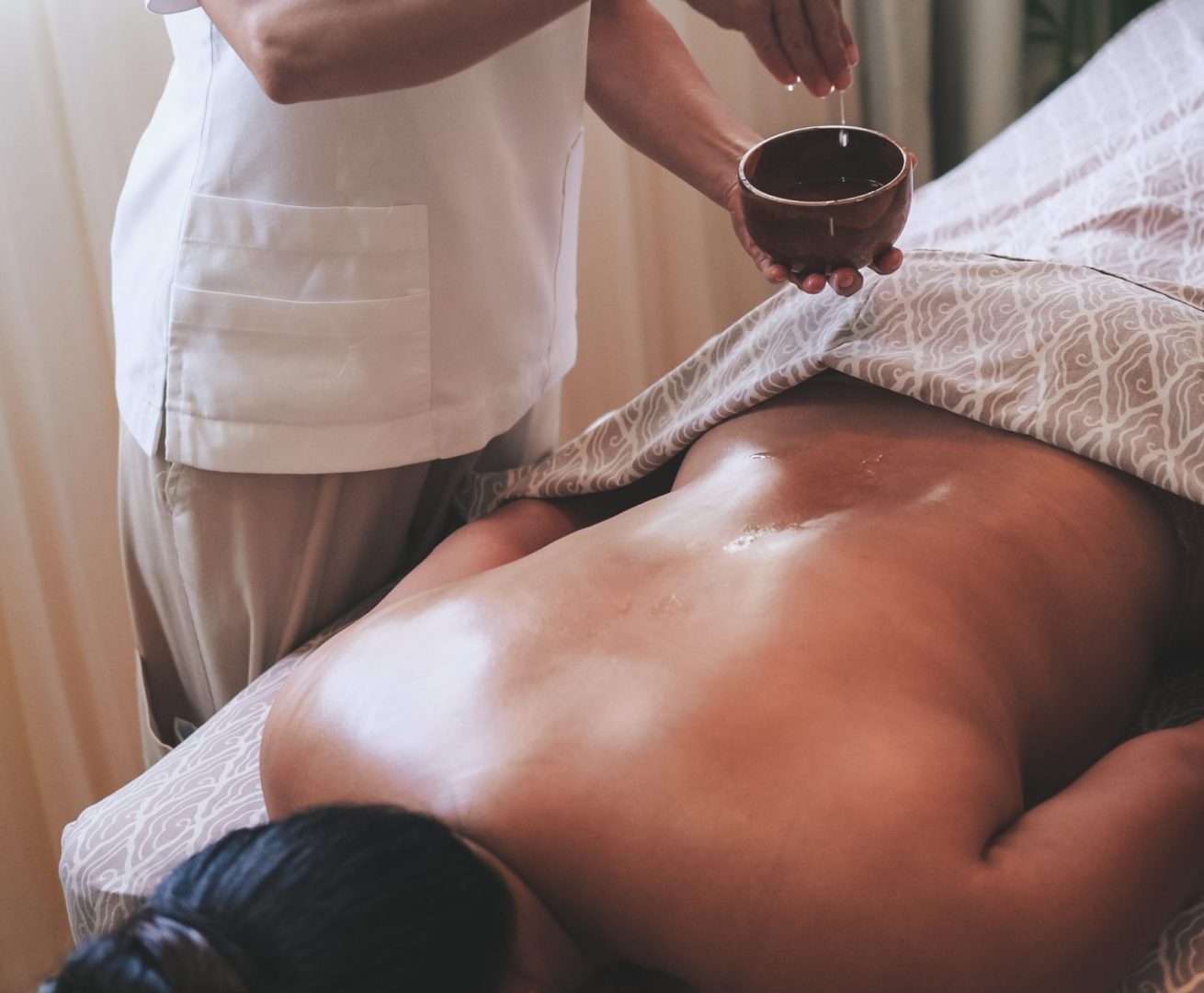 Aromatherapy Oil Massage