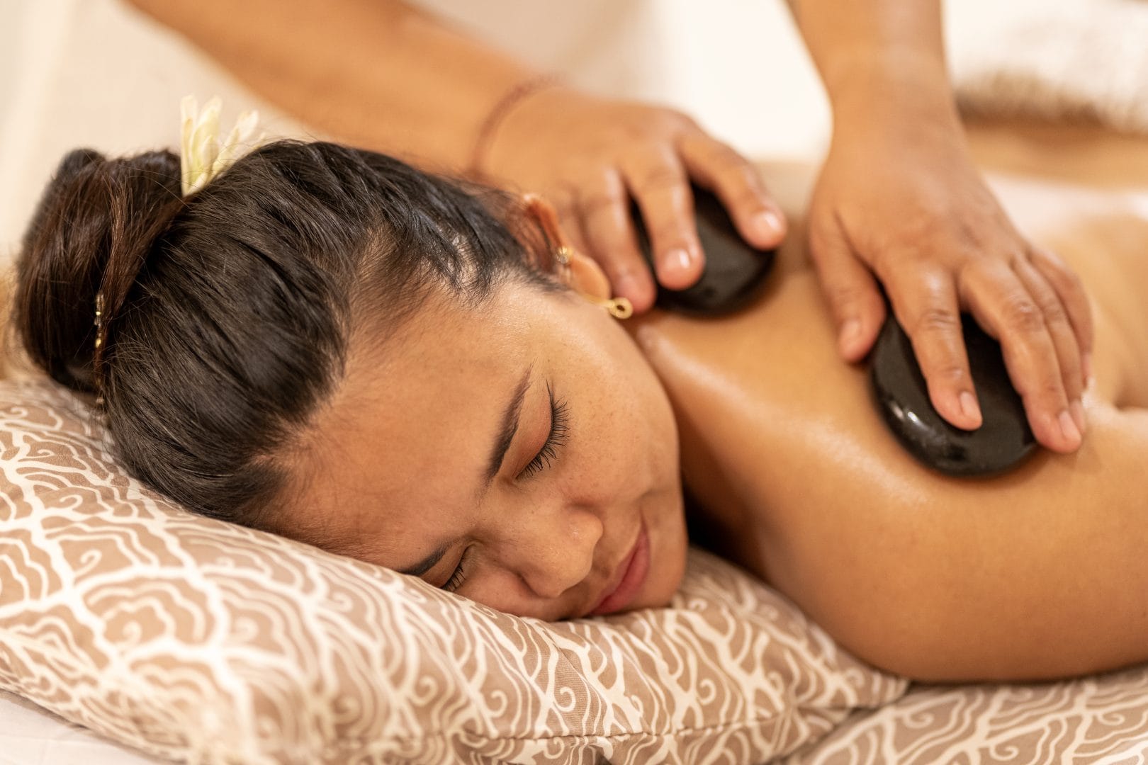 HOT ROCK MASSAGE SPA BALI RETREAT FULL SIZE BANNER CLOSE UP OF WOMEN