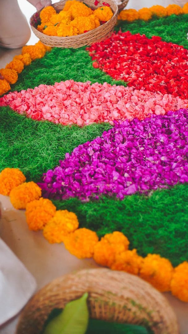 Making-a-Flower-Mandala-on-Bali-yoga-retreat-for-women