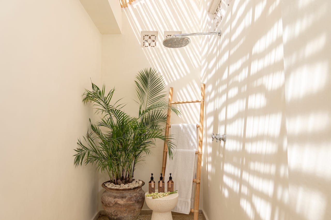 SHOWER_SKYLIGHT_SEMINYAK