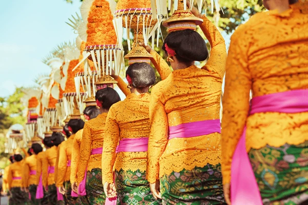 procession-beautiful-balinese-women-traditional-600nw-308561210